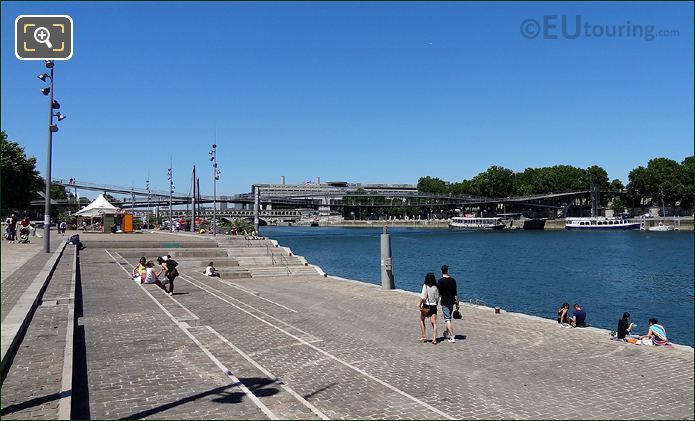 Passerelle Simone de Beauvoir blending