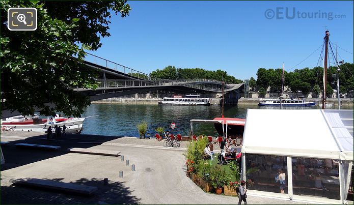 Passerelle Simone de Beauvoir curved walkways