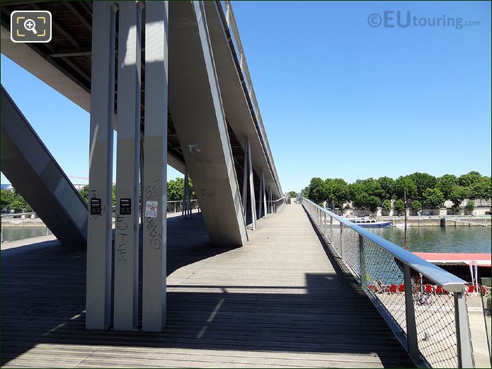 Steel support on Passerelle Simone de Beauvoir