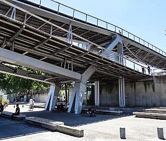 Passerelle Simone de Beauvoir pier support