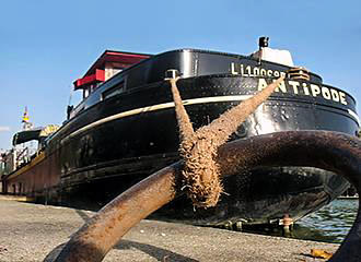 Peniche Antipode mooring to Quai de la Seine