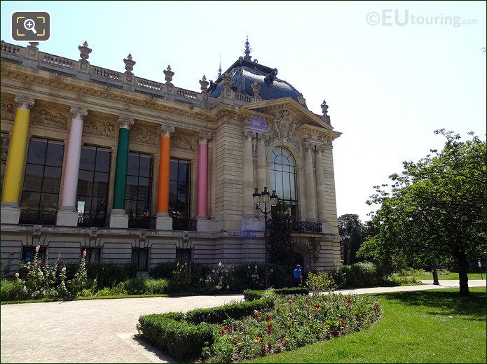 Petit Palais garden in Jardins des Champs Elysees