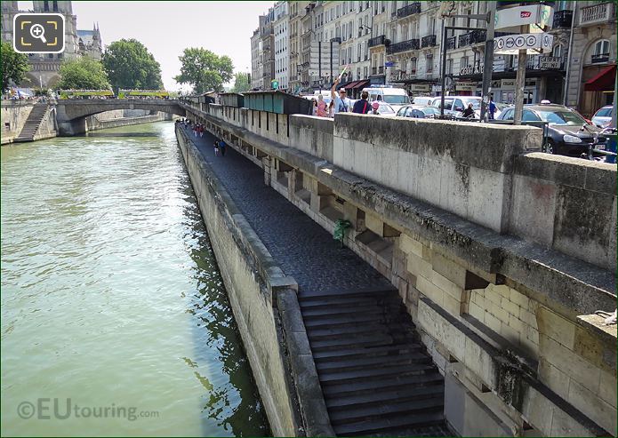 Walkway under the Petit Pont