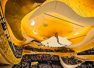 Floating balconies in Philharmonie de Paris