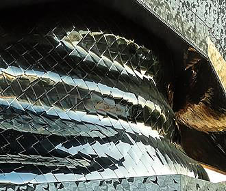 Reflective curved panels on the Philharmonie de Paris