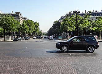 Place Charles de Gaulle cobbled road