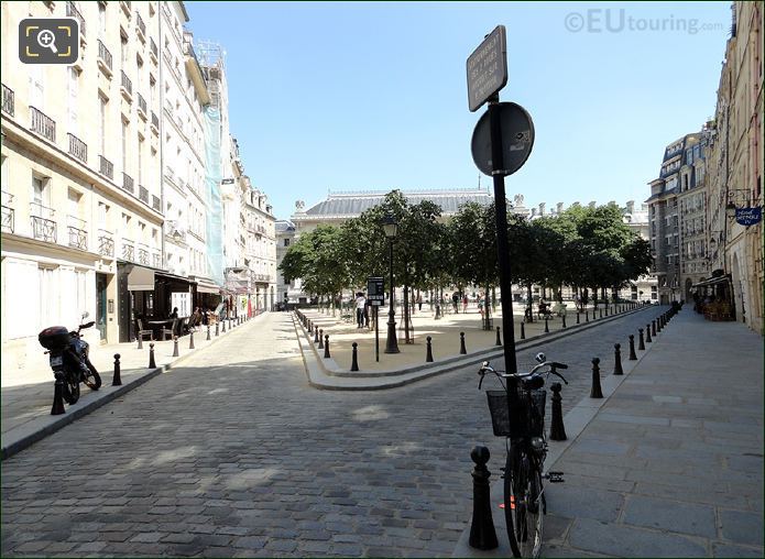 Place Dauphine Square