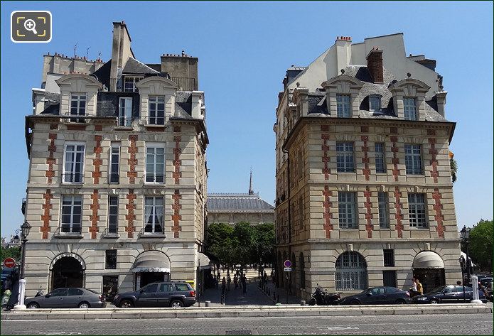 Place Dauphine square