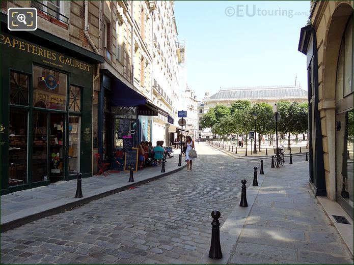 Place Dauphine passageway