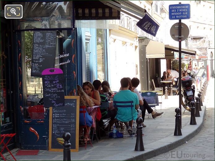 Place Dauphine cafes in Paris