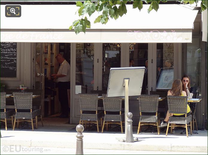 Place Dauphine cafe terrace