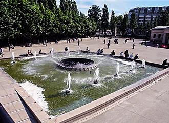 Fountain bassin inside Place de la Bataille de Stalingrad