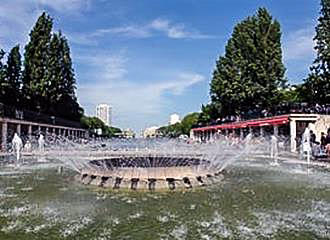 Water fountain at Place de la Bataille de Stalingrad