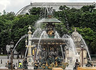 Water fountain at Place de la Concorde