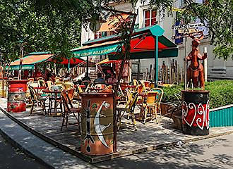 Place Denfert-Rochereau Oz cafe