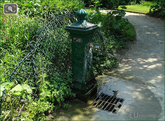 Drinking water fountain Square Claude Nicolas Ledoux