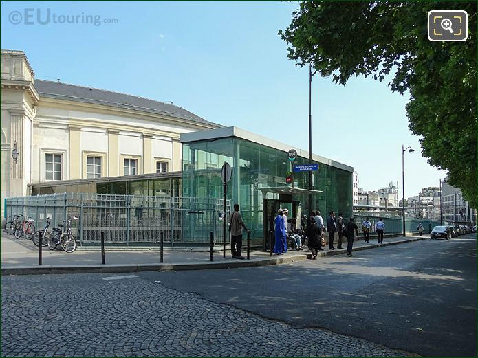 Gare Denfert-Rochereau and bus stop