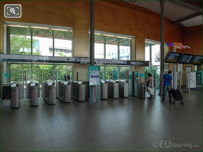 Turn styles RER B Gare Denfert-Rochereau