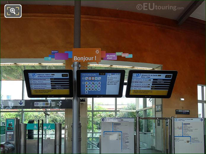 Electronic boards in Gare Denfert-Rochereau