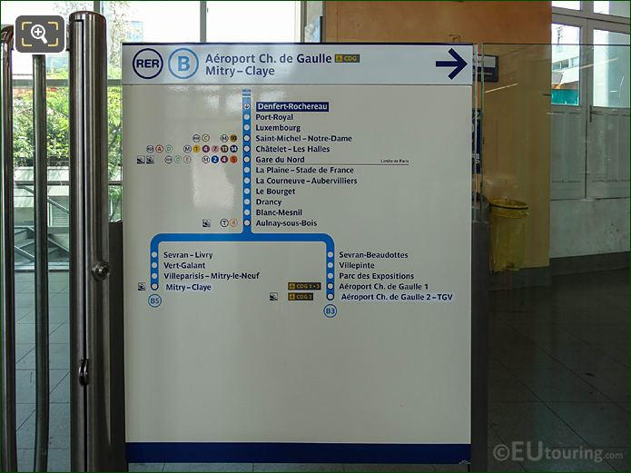 Info board RER B to Charles de Gaulle