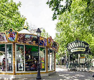 Carousel inside Place des Abbesses