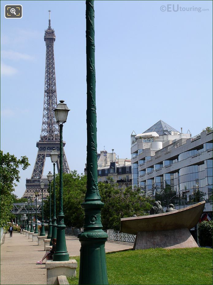 Place des Martyrs Juifs du Velodrome D'Hiver and buildings