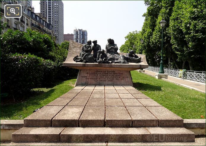 Square de la Place des Martyrs Juifs du Velodrome d'Hiver monument