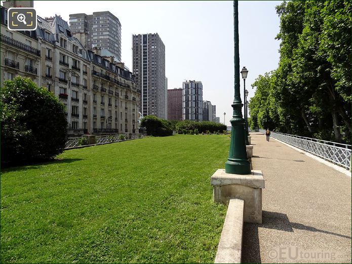 Square de la Place des Martyrs Juifs du Velodrome d'Hiver 15th Arrondissement