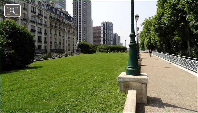 Grass area within Place des Martyrs Juifs du Velodrome d'Hiver