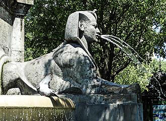 Place du Chatelet water fountain