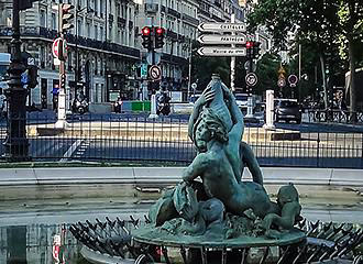 Place Edmond-Rostand statue