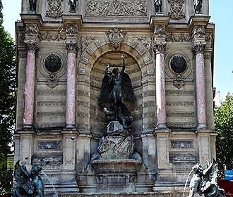 Place Saint-Michel fountain