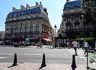 Place Saint-Michel buildings