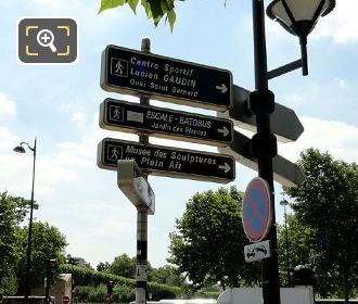 Place Valhubert sign posts