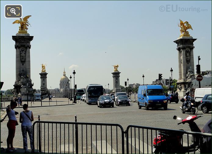 Traffic on Pont Alexandre III