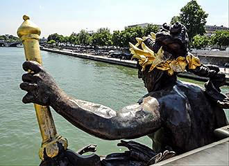 Nymphes de la Neva on Pont Alexandre III