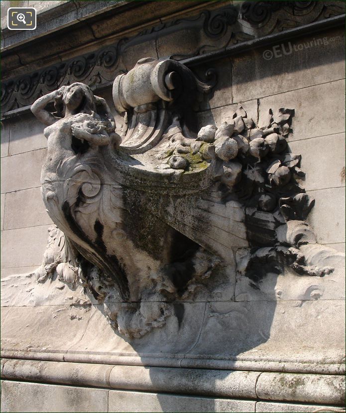Pont Alexandre III stone sculpture
