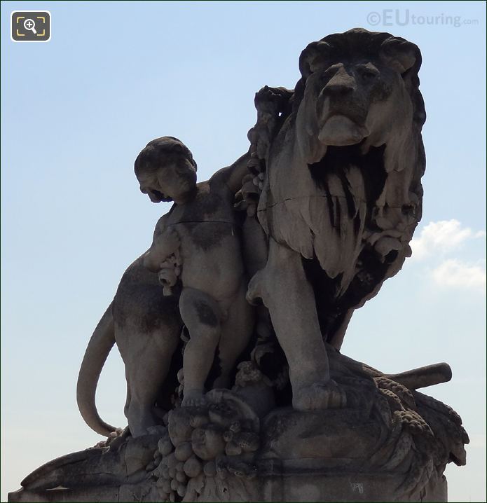 Stone lion statue at the Pont Alexandre III