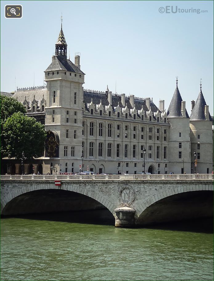 Pont au Change imperial insignia