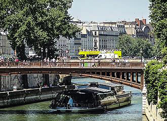 Metal frame of Pont au Double