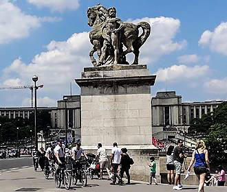 Statue on Pont d’Iena