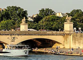 Pont d'Iena statues