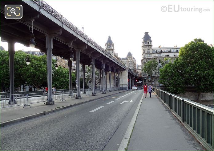 Pont de Bir-Hakeim two levels