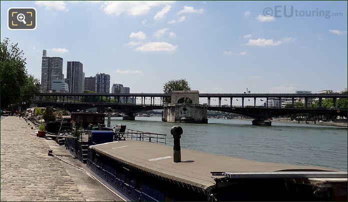 Pont de Bir-Hakeim over the River Seine