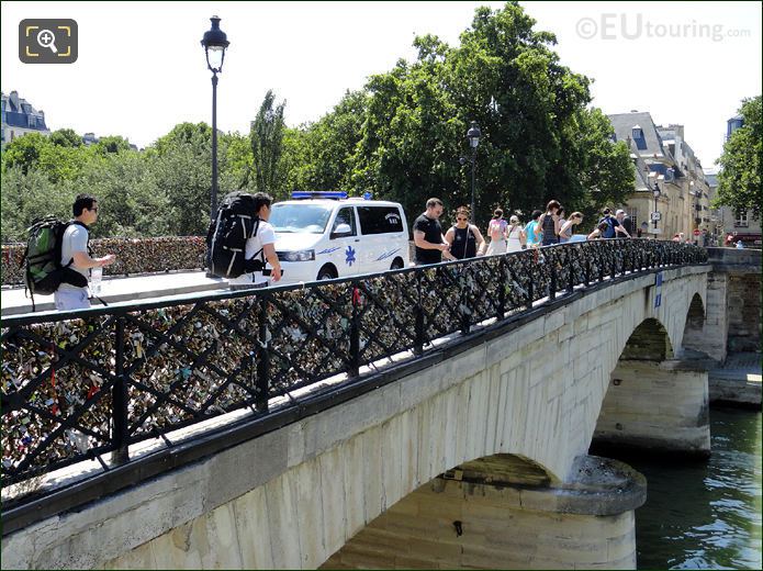 Pont de l'Archeveche narrowist road bridge