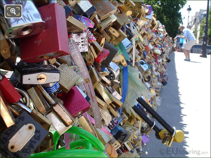 Pont de l'Archeveche railings and love locks 