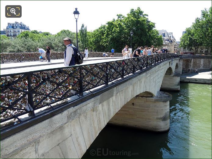 Pont de l'Archeveche bridge