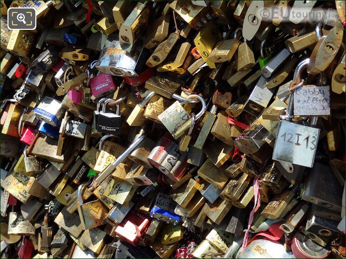 Graele 30-08-12 padlock Pont de l'Archeveche Paris