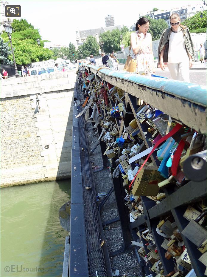 Pont de l'Archeveche railings and structure