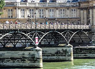 Pont des Arts piers